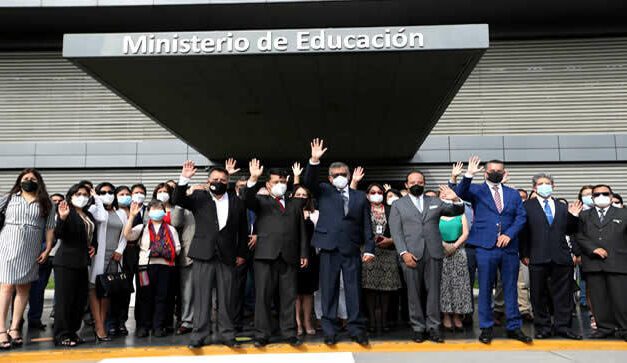 Ministro de Educación: “Tomaremos acciones inmediatas para el retorno a la presencialidad”