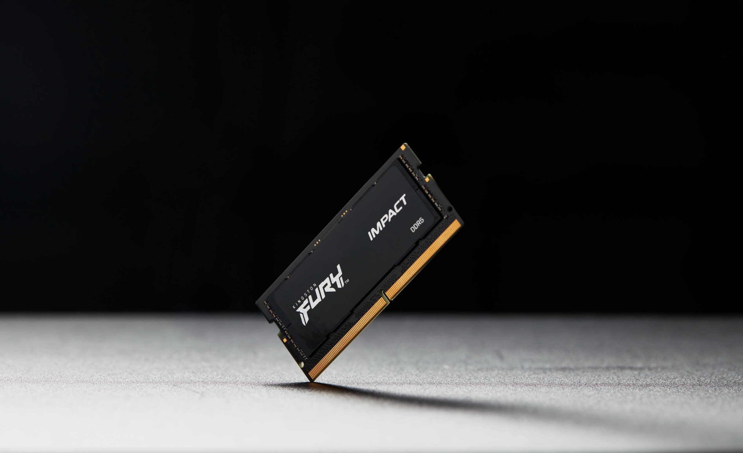 Kingston FURY Lanza DDR5 SODIMM para computadoras portátiles y de factor de forma pequeño
