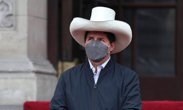 Huancayo: Alcalde acusado de pertenecer a “Los Tiranos del Centro” recibió condecoración de Pedro Castillo
