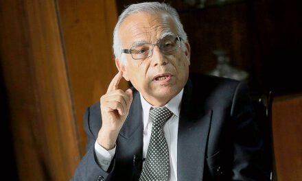 Aníbal Torres: “La prensa nos ataca todos los días porque afectamos sus intereses”