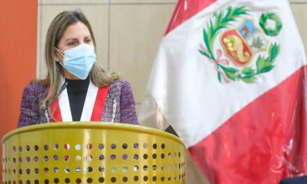 María del Carmen Alva: “En el Congreso, nadie se atrinchera a su curul”