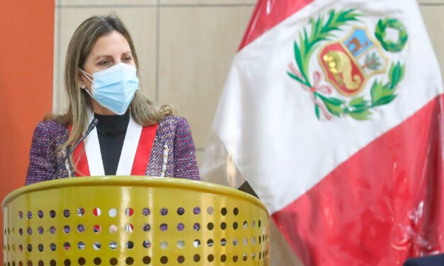 María del Carmen Alva: “En el Congreso, nadie se atrinchera a su curul”