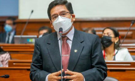 Patricia Chirinos denuncia a Elías Varas ante la Comisión de Ética del Congreso