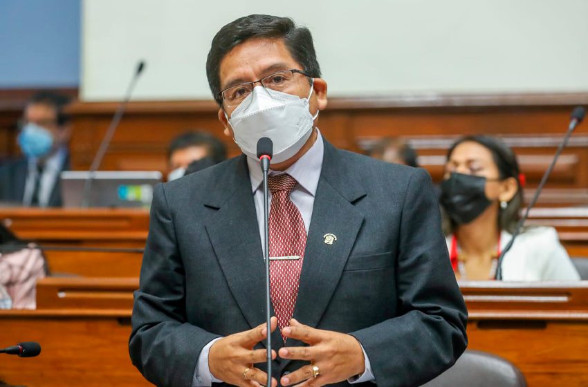 Patricia Chirinos denuncia a Elías Varas ante la Comisión de Ética del Congreso