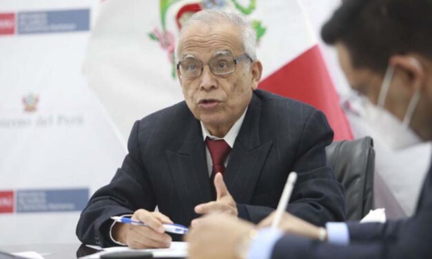 Premier Aníbal Torres responsabiliza a los monopolios de los grifos de no rebajar el precio de combustibles
