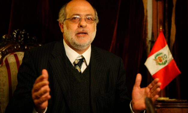 Daniel Abugattás afirma que Pedro Castillo le ofreció ser primer ministro, pero que nunca más lo llamó