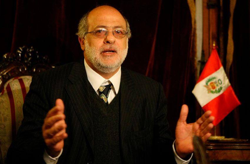 Daniel Abugattás afirma que Pedro Castillo le ofreció ser primer ministro, pero que nunca más lo llamó