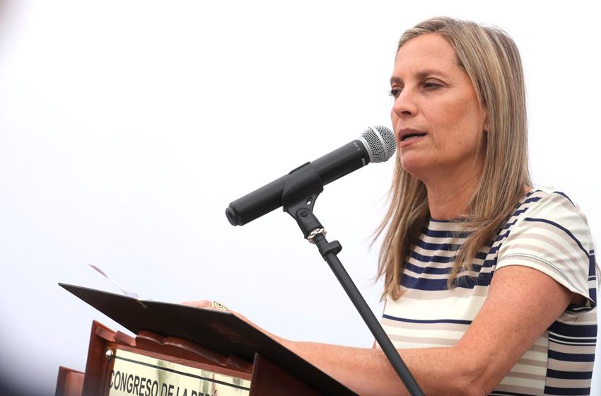 María del Carmen Alva afirma que Congreso está acostumbrado “a las amenazas que vienen del Ejecutivo”