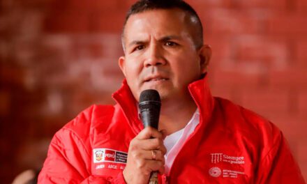 Ministro Arce admite que estuvo “detenido en un penal”, pero afirma que fue absuelto por el Poder Judicial