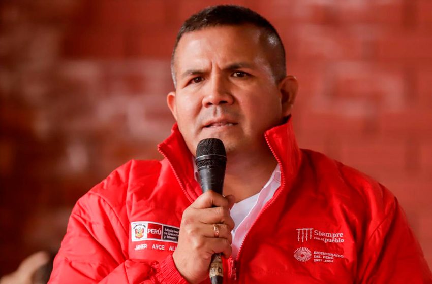 Ministro Arce admite que estuvo “detenido en un penal”, pero afirma que fue absuelto por el Poder Judicial