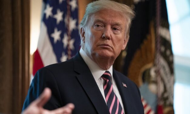 Elon Musk dice que revertiría la prohibición de Twitter de Donald Trump