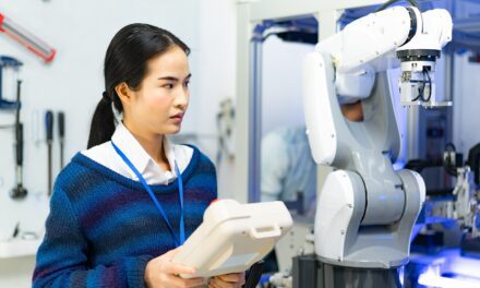Beca Energía 22: programa busca acortar la brecha laboral que existe con las mujeres que estudian carreras STEM