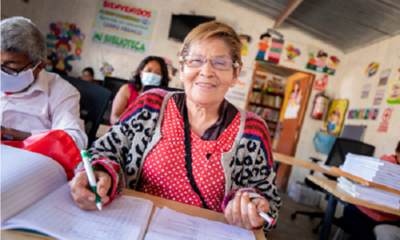 Iniciativa social busca que 300 madres de bajos recursos culminen sus estudios de primaria y secundaria