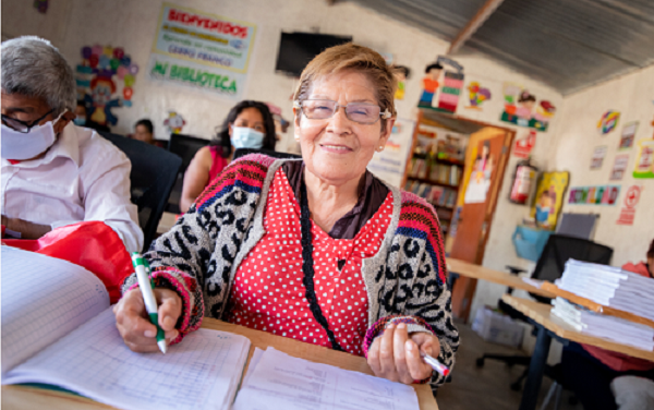 Iniciativa social busca que 300 madres de bajos recursos culminen sus estudios de primaria y secundaria