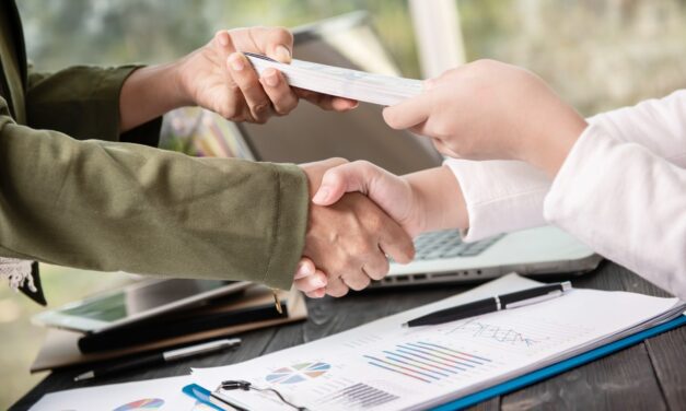 Microfinanzas: 5 consejos para usar pequeños créditos sin caer en sobreendeudamiento