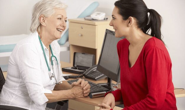Día de la Madre: cinco chequeos médicos clave que las mujeres deben realizar en cada etapa de su vida