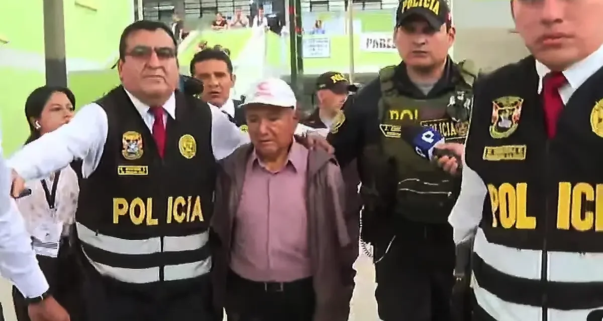 Personero de 80 años es detenido tras invalidar 93 cédulas de votación en local de Los Olivos; también detienen a tres miembros de mesa