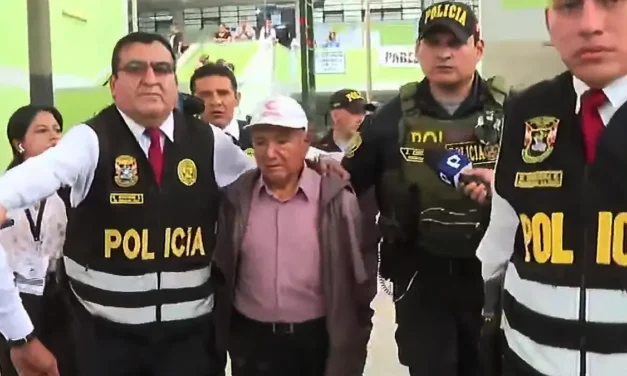 Personero de 80 años es detenido tras invalidar 93 cédulas de votación en local de Los Olivos; también detienen a tres miembros de mesa