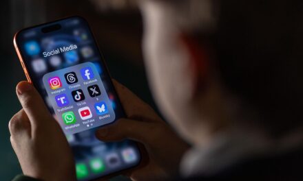 Más allá del tiempo y las pantallas: la verdadera brecha está en el desconocimiento de la vida digital de nuestros hijos
