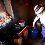 Más de 3 millones de hogares cocinan con leña: el reto de llevar energía limpia a más peruanos