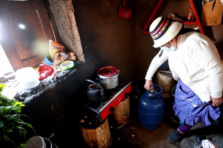 Más de 3 millones de hogares cocinan con leña: el reto de llevar energía limpia a más peruanos